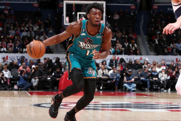 怀斯曼出色发挥但活塞惨遭凯尔特人横扫