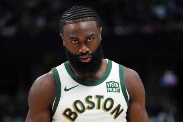 杰伦-布朗狂轰31分助凯尔特人119-94轻取活塞