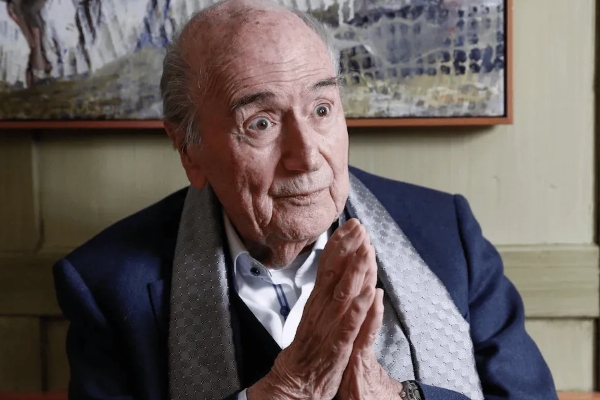 布拉特点评：美国非足球盟友而国际足联已成“怪物”