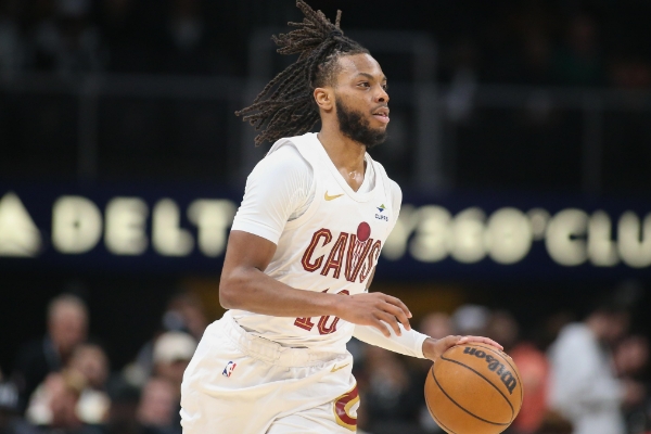 加兰绝平三分不中！骑士全力冲刺未果