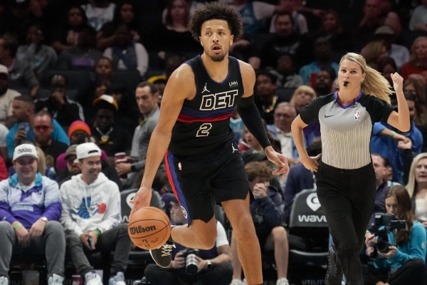 康宁汉姆出色表现但活塞不敌步行者