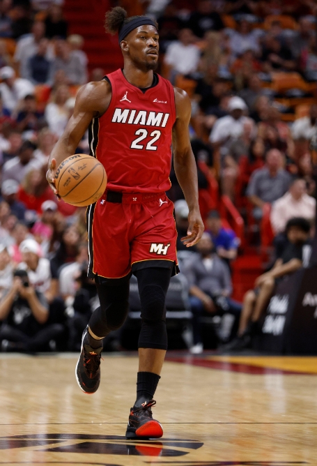 热火主将巴特勒全面发威助客场险胜骑士