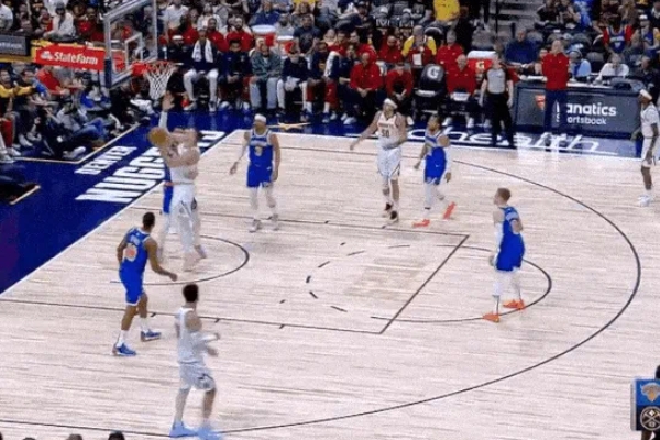 约基奇火力全开大跳步反击砍下2+1