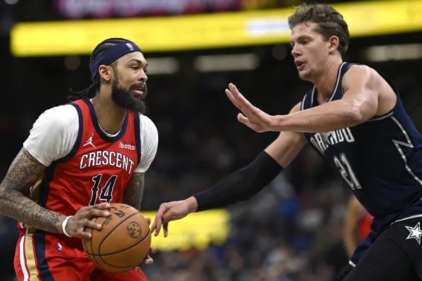 鹈鹕前锋英格拉姆受伤被队友搀扶离场