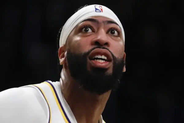 湖人150-145惊险战胜步行者后里夫斯点赞浓眉