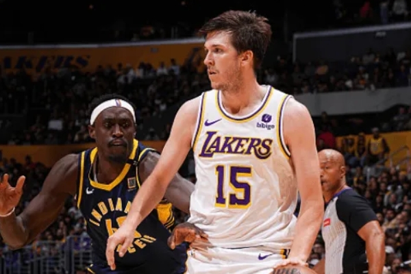 里夫斯出色表现攻下25分助湖人大胜步行者