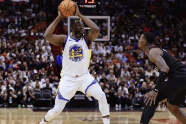 追梦格林全面发挥助勇士轻松击败热火