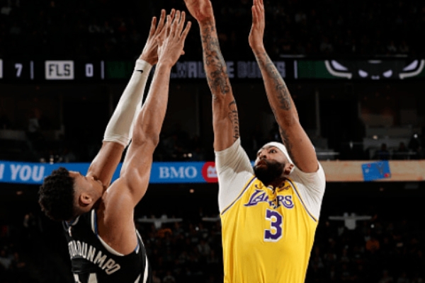 戴维斯与里弗斯闪耀助湖人加时赛力克雄鹿