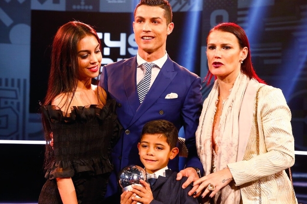 C罗为什么现在还不结婚？