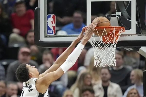 亚马表现出色助马刺力克爵士