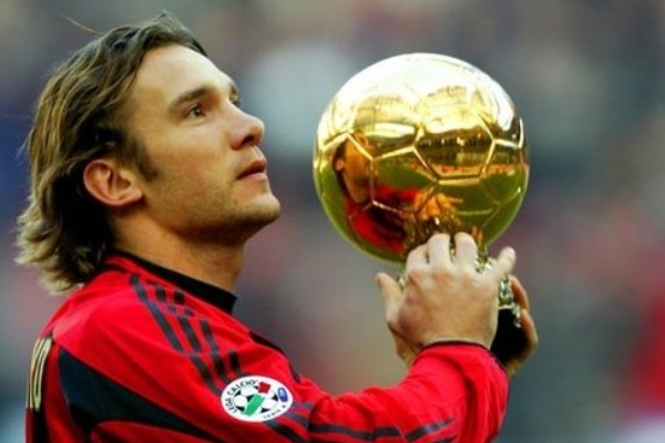 舍甫琴科什么时候退役的？