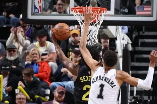 文班亚马成为自1992-93赛季以来首位新秀球员拿到300次封盖和抢断数据的球员