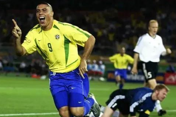 02年世界杯巴西夺冠的头号功臣是谁？