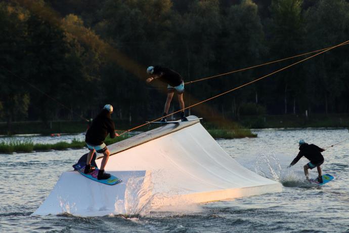 米兰vs莱切赛后评分：恰10独造4球！8.4分全场最高,莱切vs国际米兰（ac米兰4-3莱切）