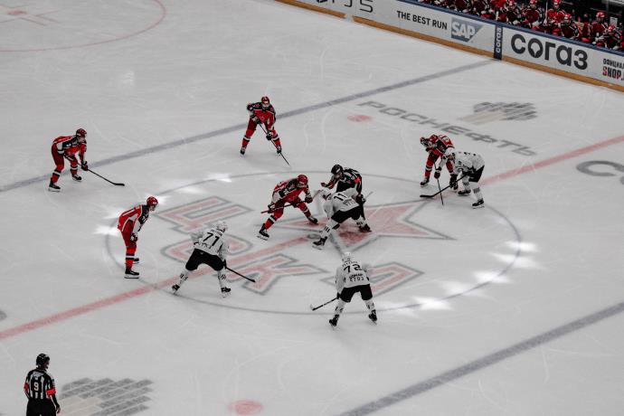 意甲｜尤文绝平九人博洛尼亚 拉齐奥战平都灵,博洛尼亚 尤文图斯