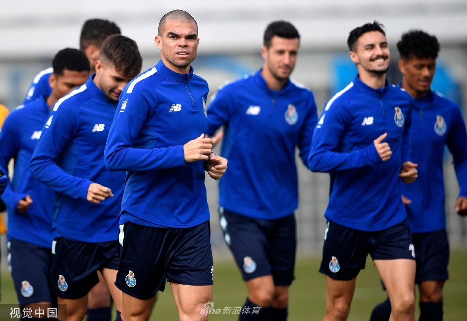 佩佩领衔波尔图备战欧冠（波尔图队长佩佩）