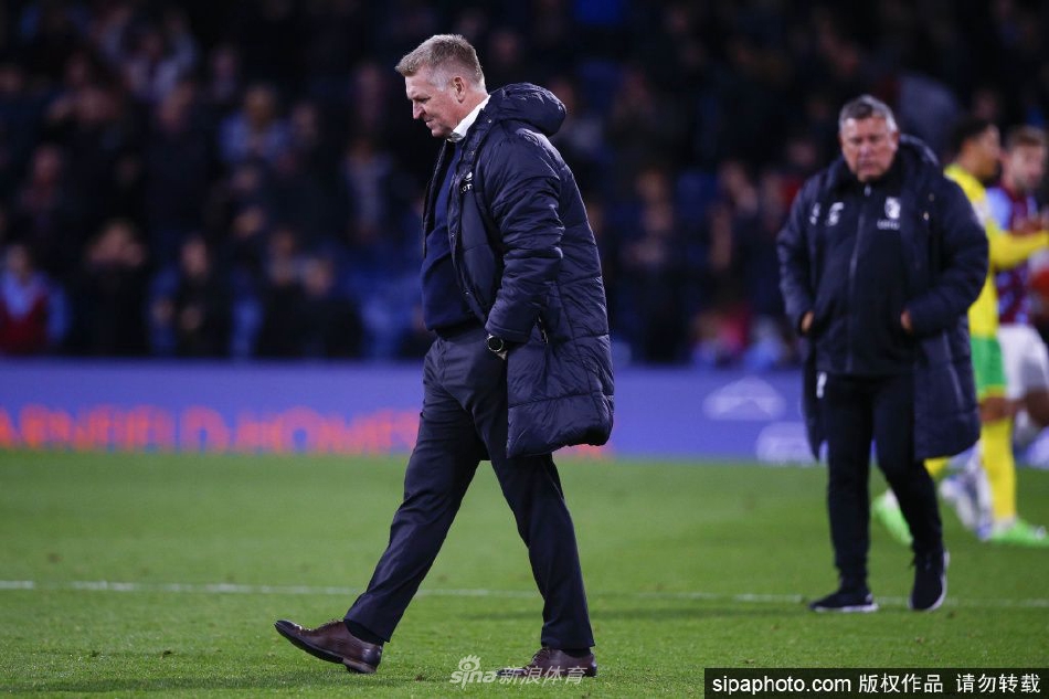 诺维奇主帅迪恩-史密斯下课