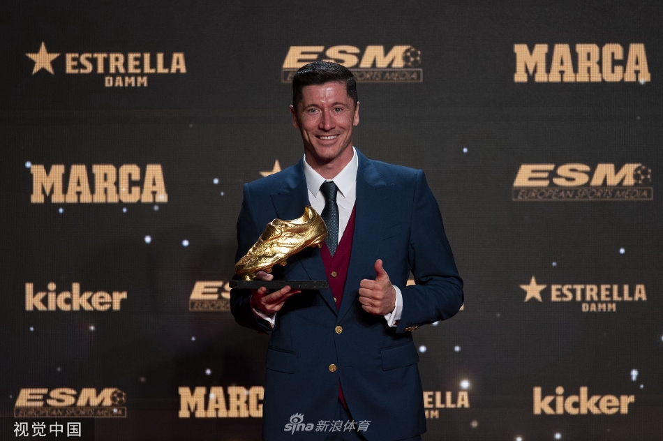 莱万领取21/22赛季欧洲金靴奖（莱万多夫斯基领取上赛季欧洲金靴奖）