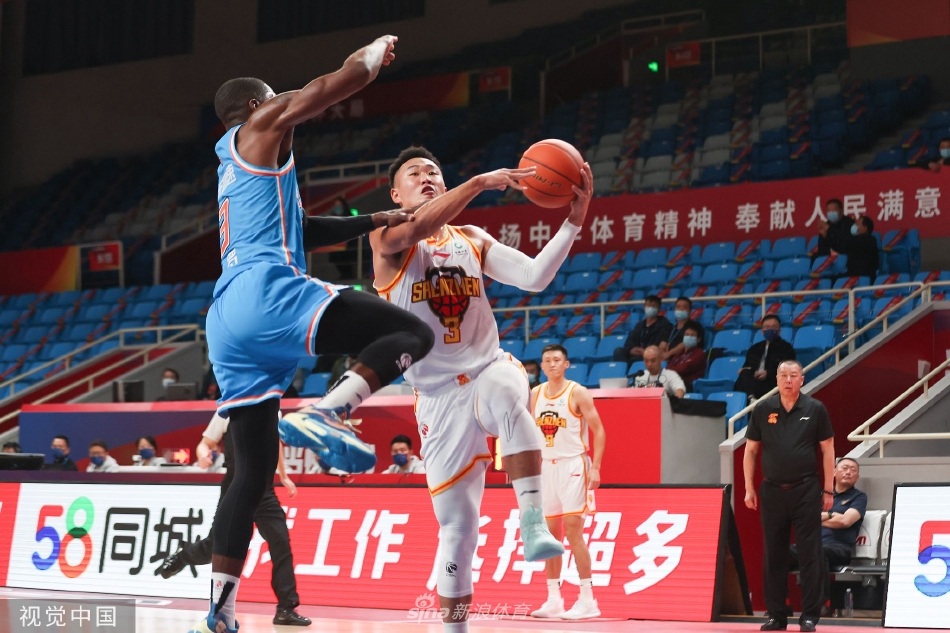 [CBA常规赛]深圳102-90山东 贺希宁25+11（cba深圳队贺希宁）