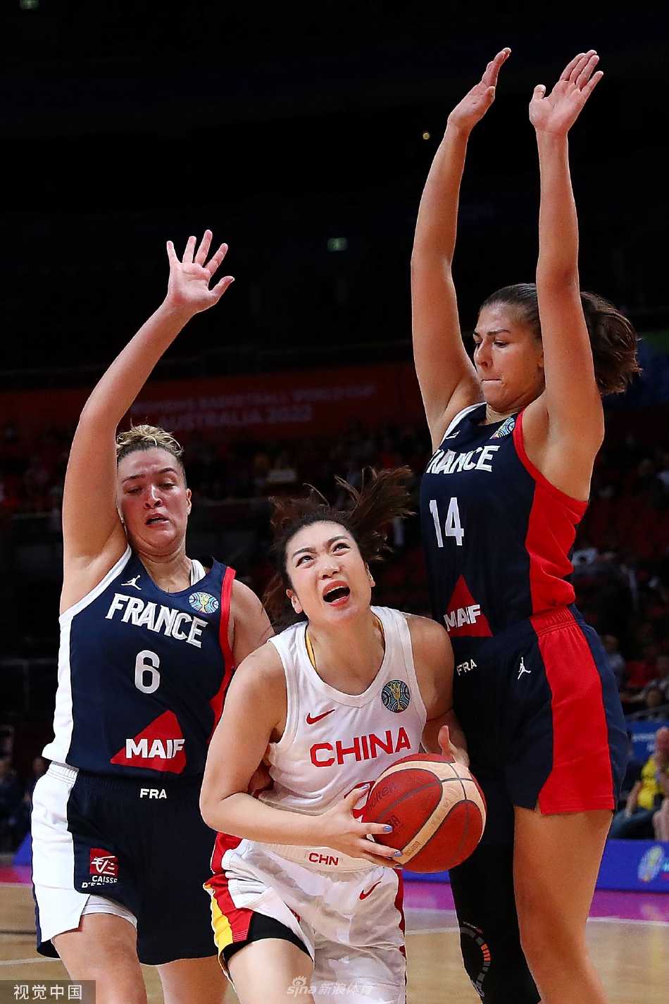 [女篮世界杯]中国女篮85-71击败法国 晋级四强（女篮 中国 法国）