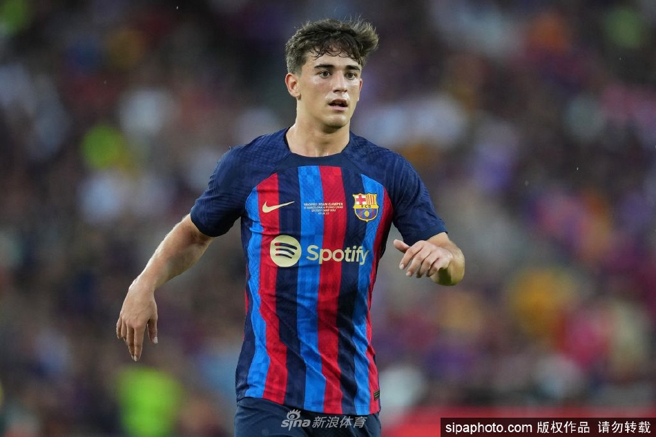 巴萨与18岁小将加维续约至2026年（巴萨的加维）