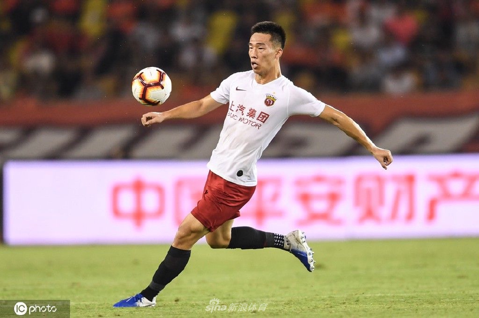 上海海港后卫贺惯租借加盟长春亚泰（上海上港贺惯资料）