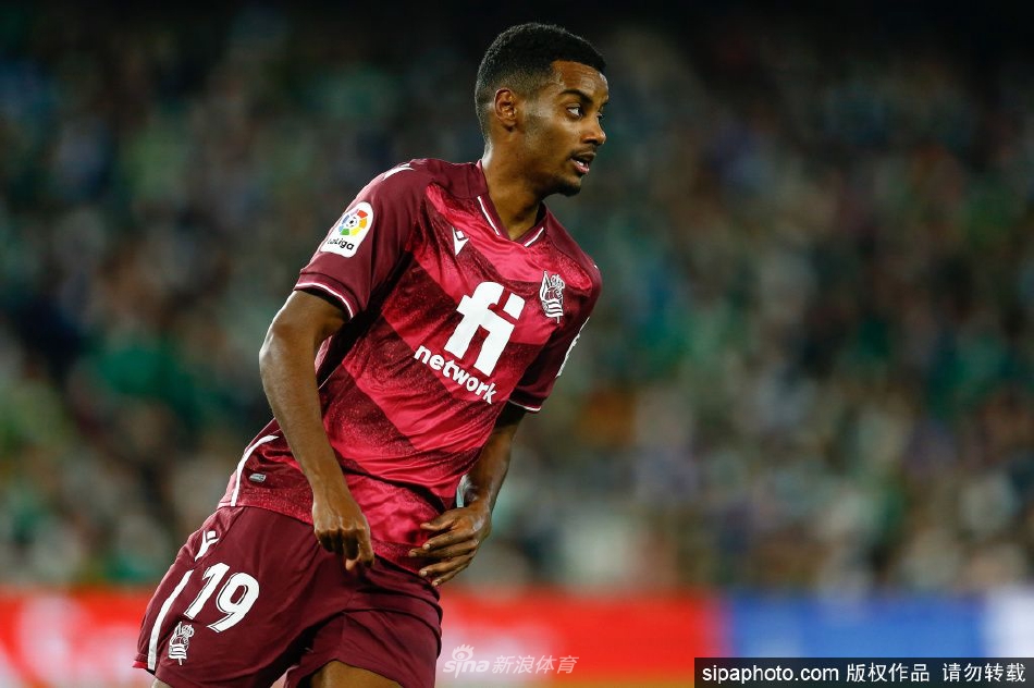 纽卡总价7500万欧签下皇家社会前锋伊萨克（纽约伊萨卡）