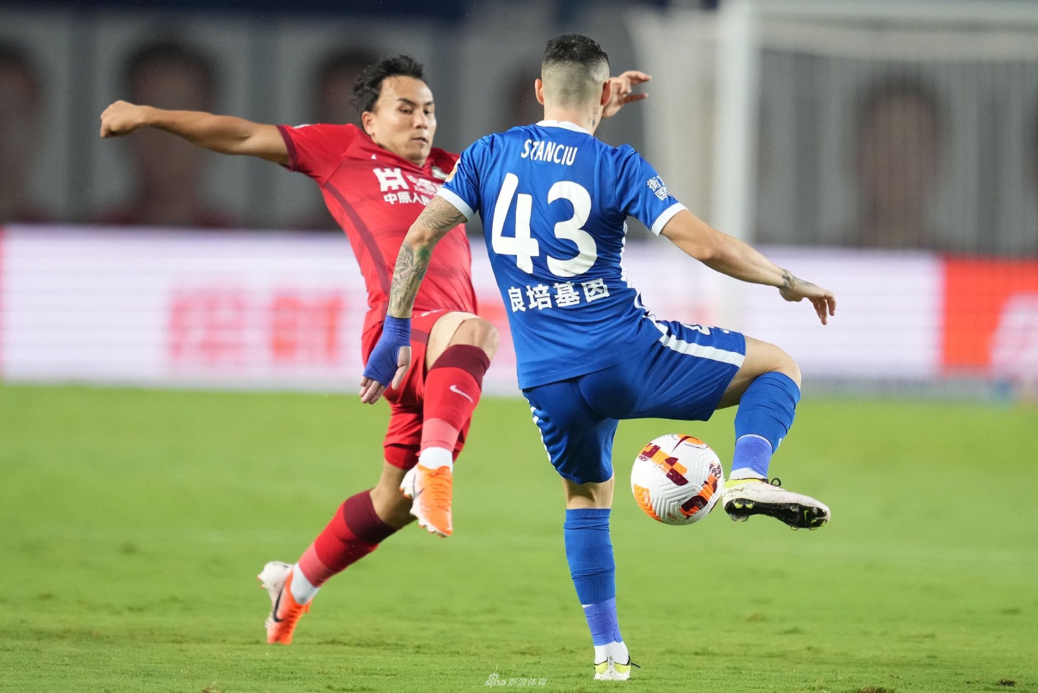 新浪体育直击河南vs武汉三镇（武汉队对河南）