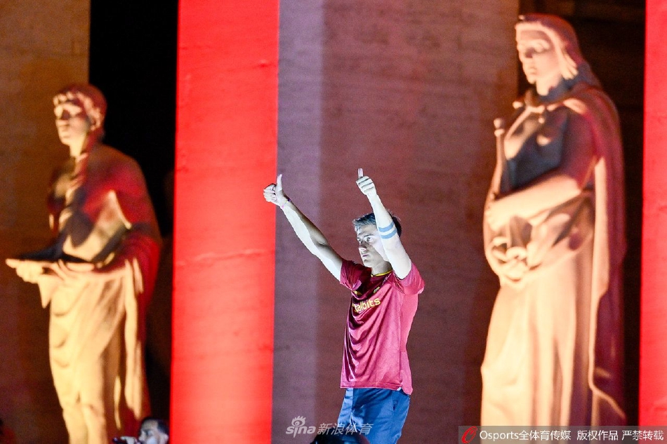 迪巴拉加盟罗马见面会 球迷举办超盛大仪式（迪巴拉加盟皇马）