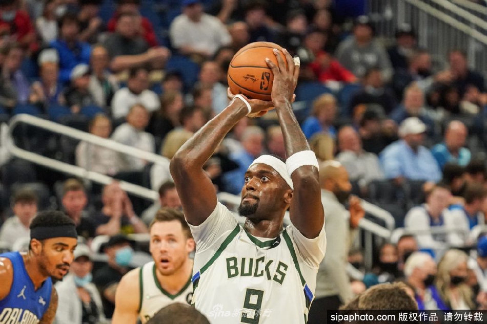 雄鹿正式与波蒂斯签下多年续约合同