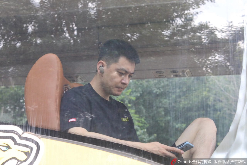 辽篮集合出征夏季联赛 杨鸣领衔亮相（辽篮杨鸣最新消息）