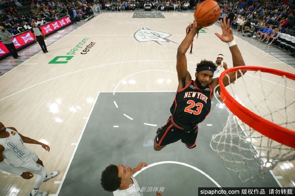 尼克斯正式与米切尔-罗宾逊完成续约（尼克斯队罗宾逊）