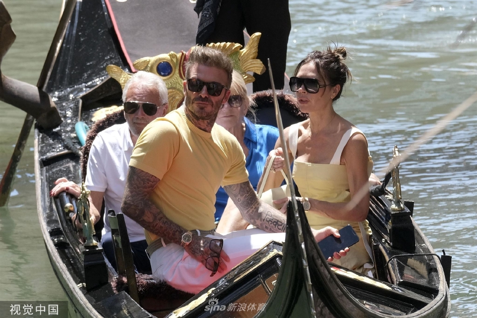贝克汉姆夫妇庆祝结婚23周年 现身威尼斯大运河享受贡多拉之旅（贝克汉姆 julian）