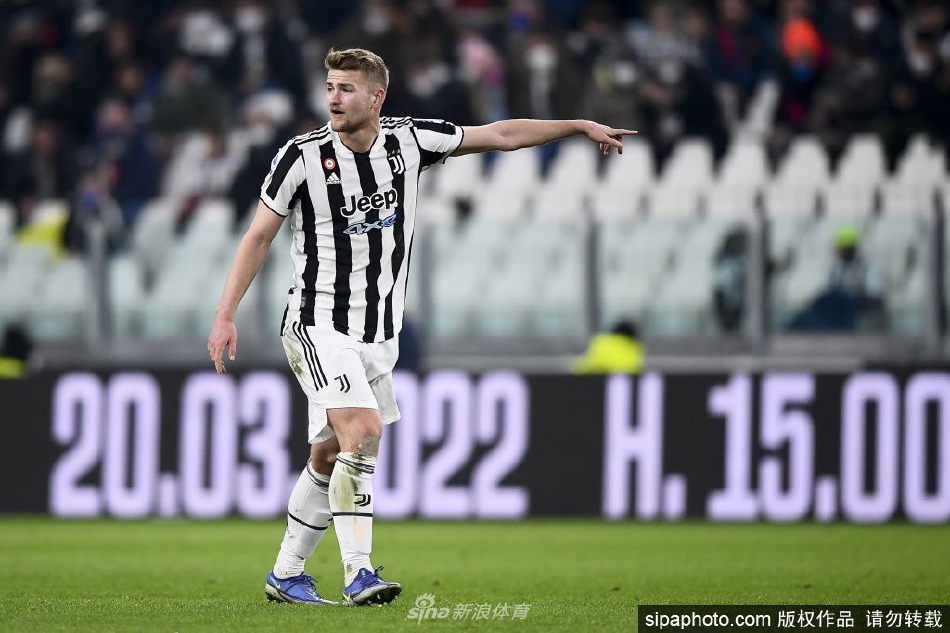 德里赫特违约金明年将涨至1.4亿欧 球员今夏有可能转会（德里赫特参加欧洲杯了吗）