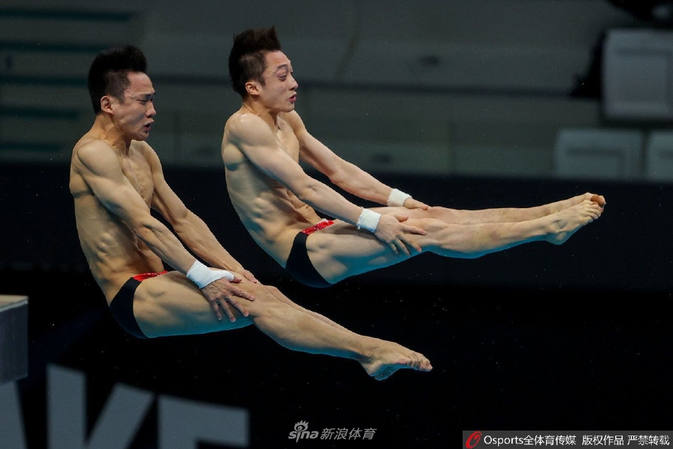 世锦赛跳水男双10米台 中国选手练俊杰/杨昊夺冠（世锦赛跳水男子10米台）