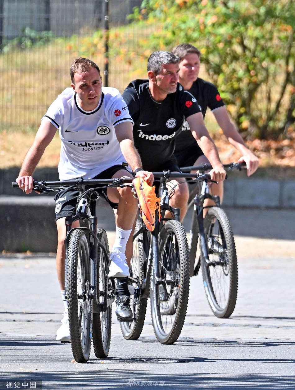 法兰克福训练备战 格策加盟球队出席发布会（法兰克福格局体系）