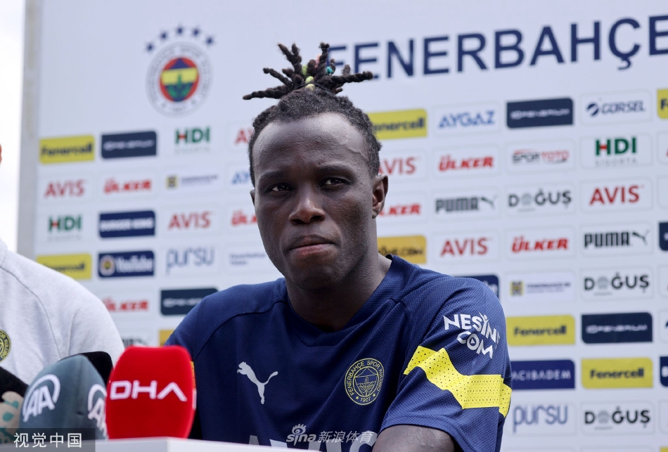 费内巴切召开发布会 新援布鲁马加盟（费内巴切布朗）