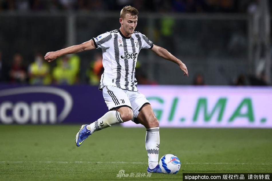 尤文想降薪续约德里赫特 球员经纪人希望降低违约金（尤文后卫德里赫特）