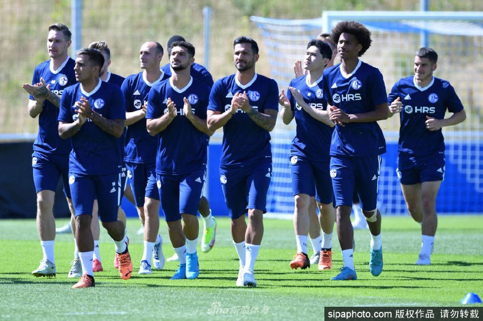 沙尔克04训练备战新赛季比赛（沙尔克04这个赛季怎么了）
