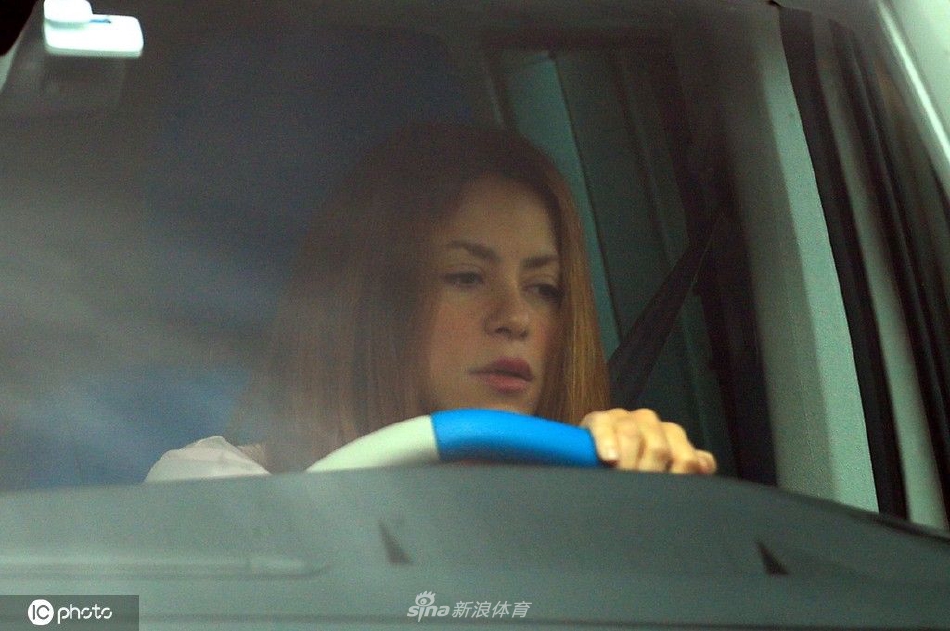 夏奇拉独自开车回家（夏奇拉独自开车回家是哪一集）