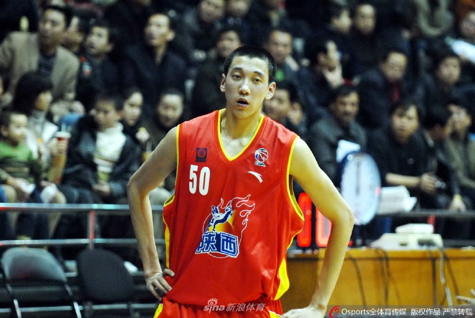 曝时代中国广州队郑准退役 回顾匆匆那年青涩照（时代中国广州队球员郑准）