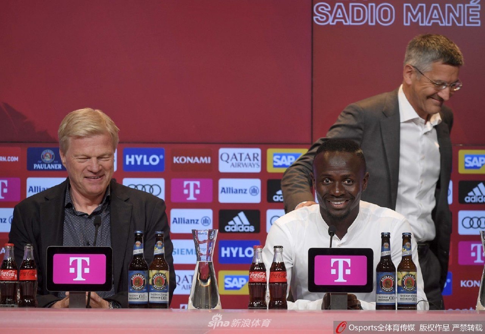 拜仁慕尼黑召开新闻发布会 新援马内出席双方签约至2025年