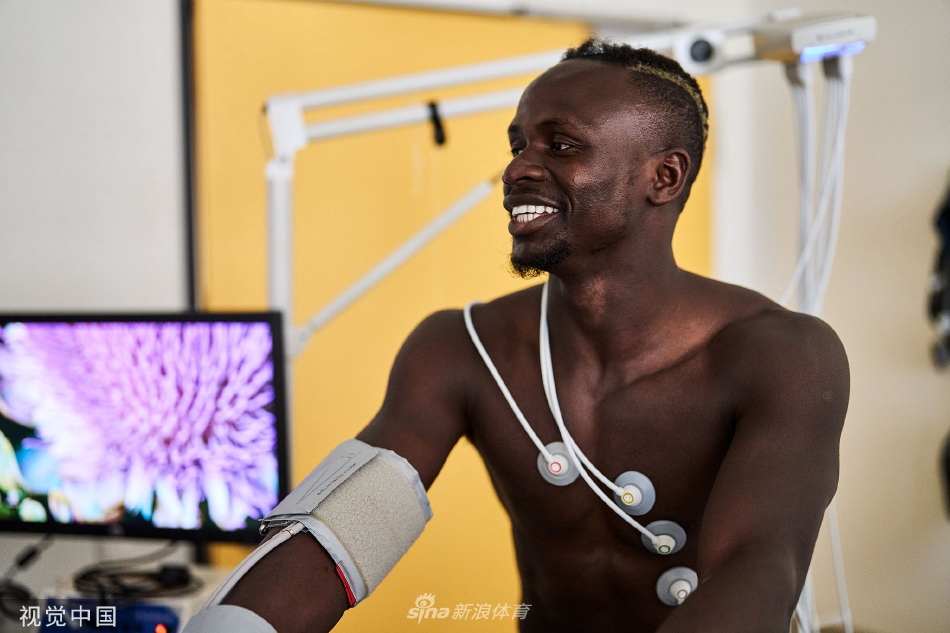 马内转会拜仁慕尼黑接受体检（马内加盟拜仁）