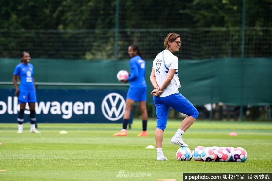 比利时球队根克训练备战新赛季比赛（比利时球队根克训练备战新赛季比赛视频）