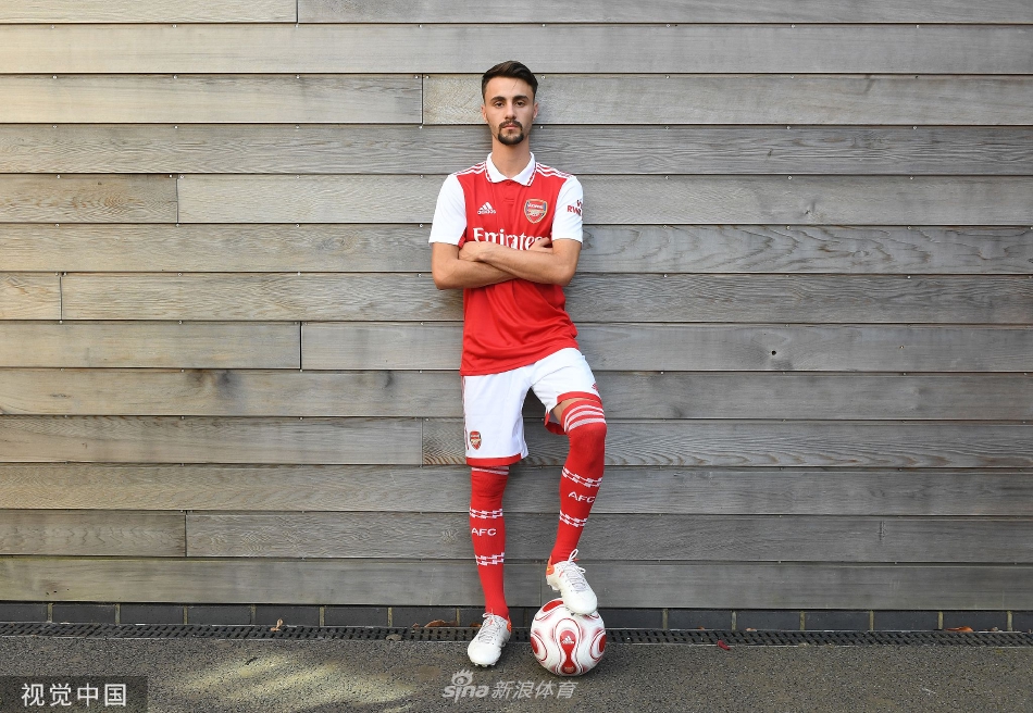 阿森纳签下中场法比奥·维埃拉（阿森纳法国中卫）