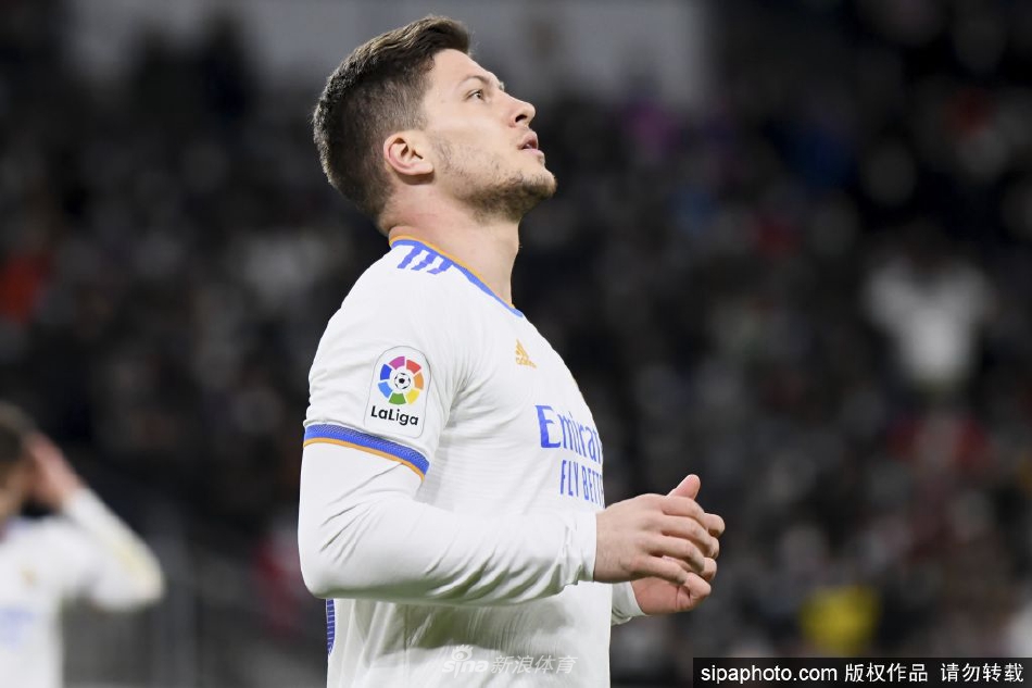 紫百合想先租后买约维奇 需说服皇马帮忙分担至少一半年薪（紫百合球星）