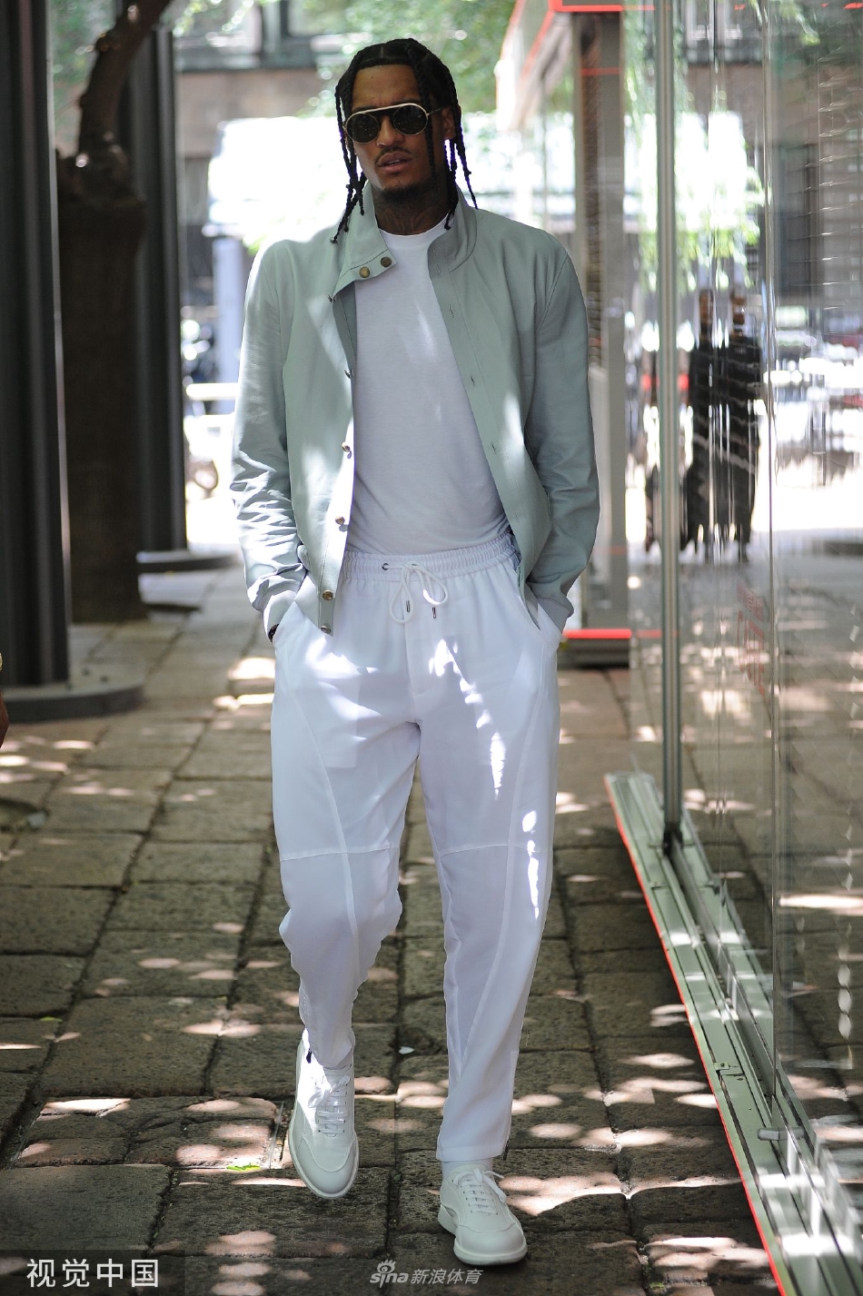 克拉克森亮相春夏米兰男装周 精致装扮气质不输超模（克拉克森帅照）