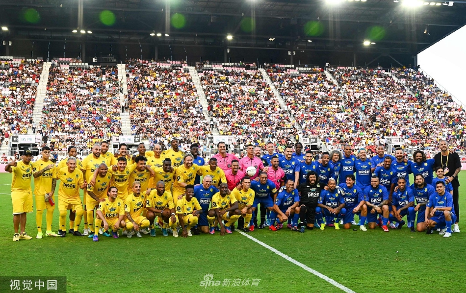 “The Beautiful Game”慈善赛举行 卡洛斯队12-10战胜小罗队