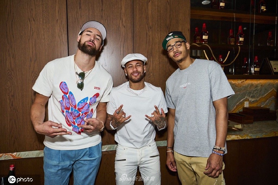 克莱-汤普森携勇士众将参加聚会 内马尔应邀出席梦幻联动（克莱汤普森离队）