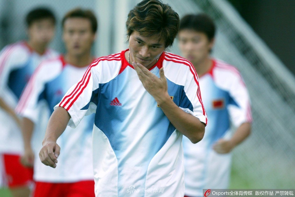 李毅43岁生日快乐 回顾匆匆那年青涩照（李毅的生日）